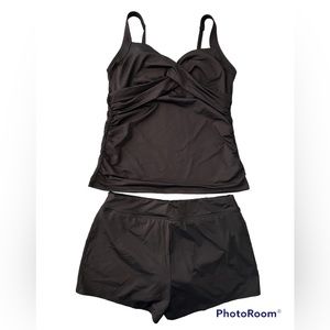 Lands End v neck underwire tanking top and board short 3” bottom with liner